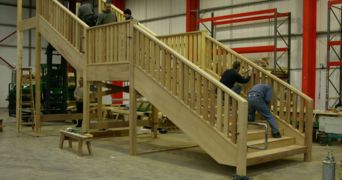 Изработка на интериорни и екстериорни дървени стълби в Буря 5424 от Joiner GP