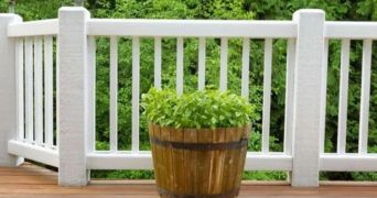 Монтаж на дървени парапети за тераси и веранди в Галата 9021 от Joiner GP