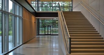 Проектиране на дървени стъпала за обличане на бетонни и метални стълби в Садовица 6815 от Joiner GP