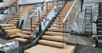 Изработка на конзолни дървени стълби в Ябълковци 5350 от Joiner GP